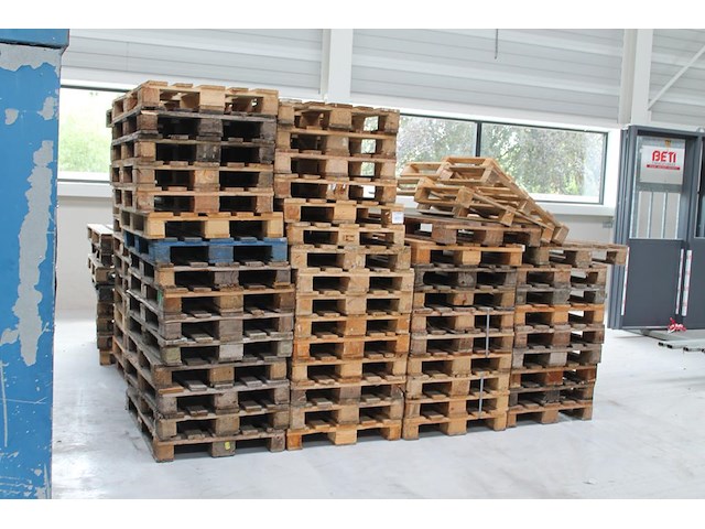 Europallets. ruim 90 stuks. - afbeelding 1 van  2