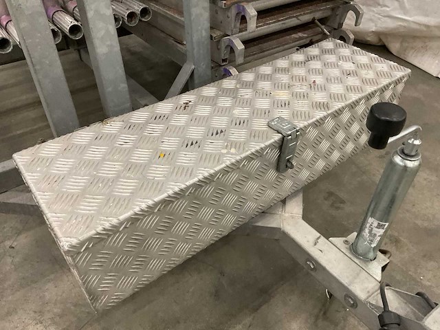 Euroscaffold aluminium rolsteiger op aanhanger - afbeelding 4 van  13