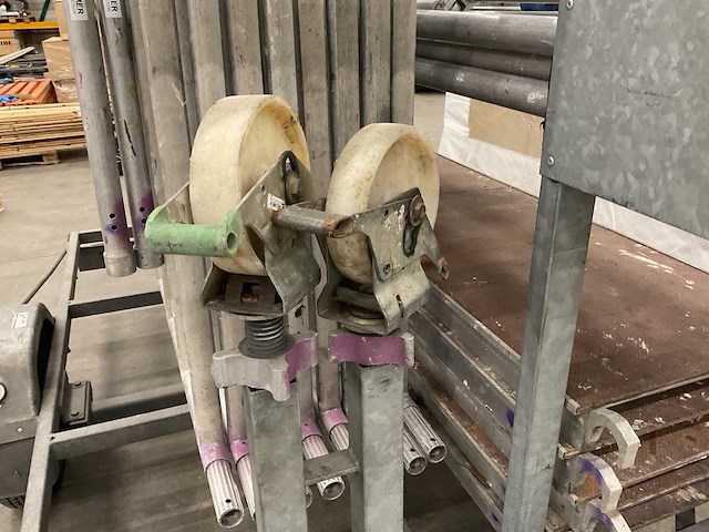 Euroscaffold aluminium rolsteiger op aanhanger - afbeelding 9 van  13