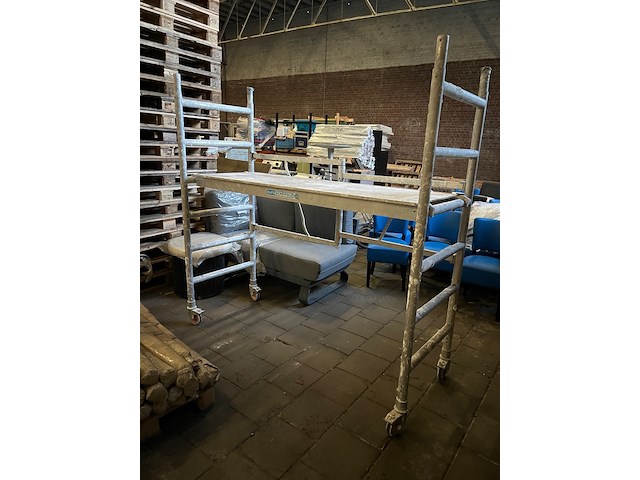 Euroscaffold kamersteiger werkhoogte 3 meter - afbeelding 1 van  7