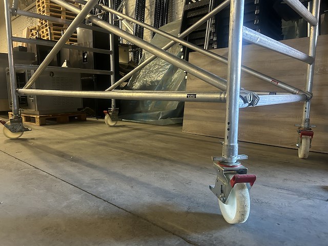 Euroscaffold rolsteiger werkhoogte 3 meter - afbeelding 3 van  6