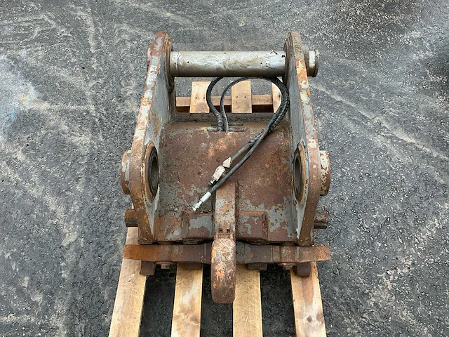 Eurosteel ec300el hydraulische snelwissel - afbeelding 5 van  7
