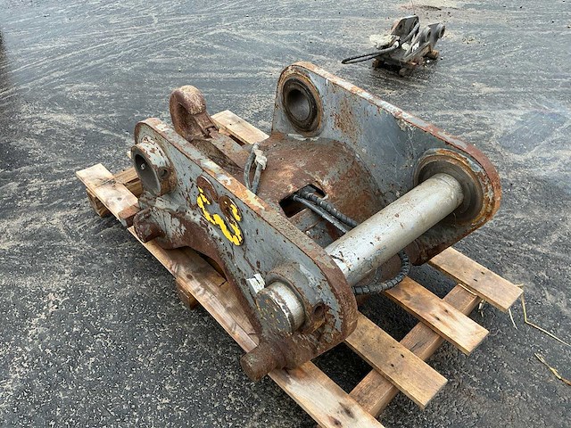 Eurosteel ec300el hydraulische snelwissel - afbeelding 3 van  7