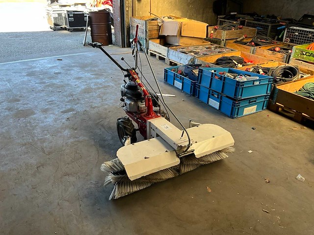Eurosystems p55 zelfrijdende veegmachine - afbeelding 1 van  11
