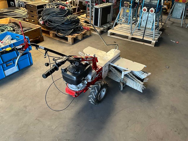 Eurosystems p55 zelfrijdende veegmachine - afbeelding 6 van  11