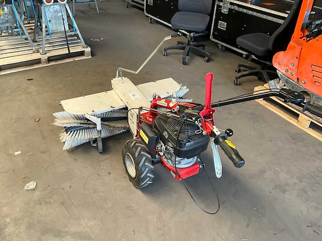 Eurosystems p55 zelfrijdende veegmachine - afbeelding 7 van  11