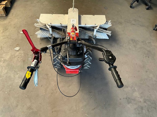 Eurosystems p55 zelfrijdende veegmachine - afbeelding 8 van  11