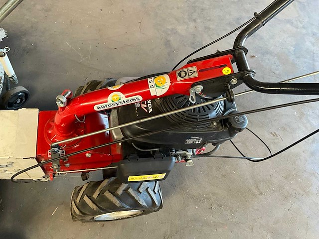 Eurosystems p55 zelfrijdende veegmachine - afbeelding 9 van  11