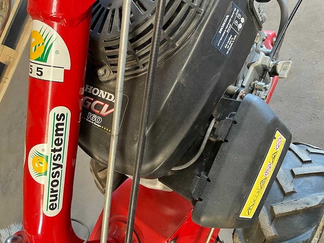 Eurosystems p55 zelfrijdende veegmachine - afbeelding 10 van  11
