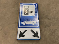 Evbox charging sign (w/arrows) aanduidingsbord (3x) - afbeelding 1 van  4