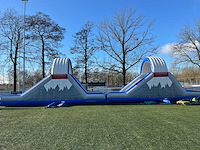 Evenementen materiaal, springkussens, stormbanen, fietsen, decors