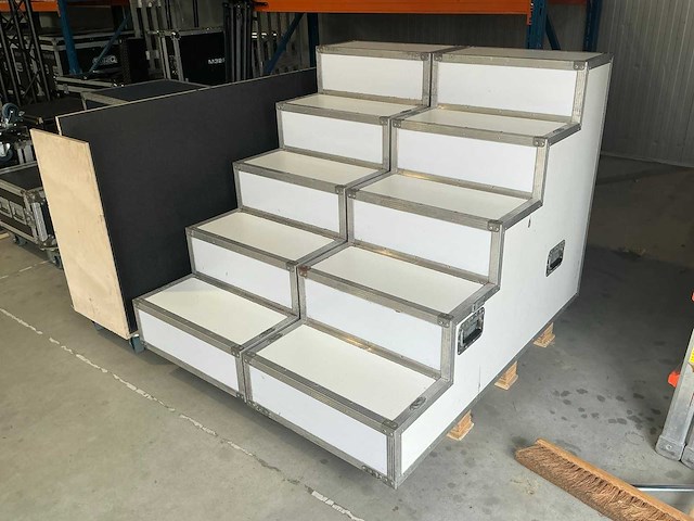 Evenementen onderdelen o.a flightcases en stage onderdelen - afbeelding 3 van  10