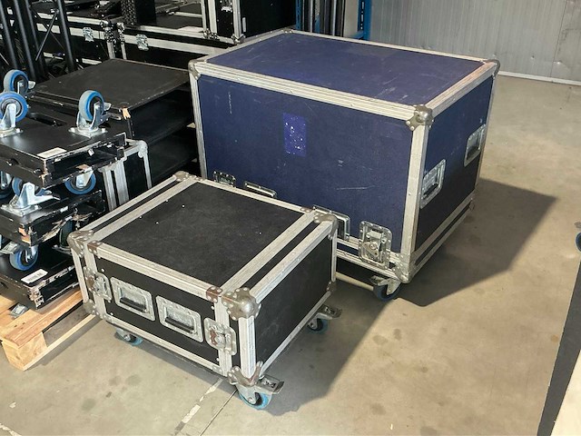 Evenementen onderdelen o.a flightcases en stage onderdelen - afbeelding 6 van  10