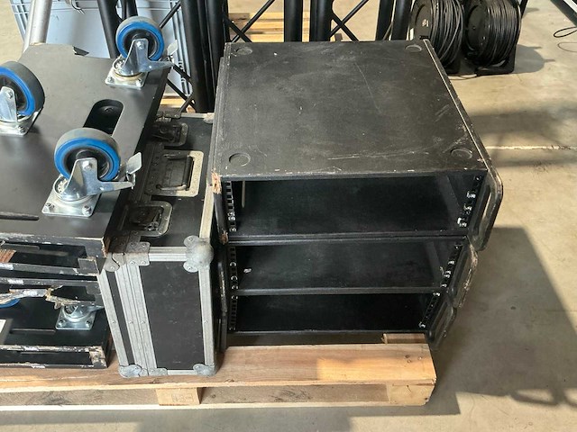 Evenementen onderdelen o.a flightcases en stage onderdelen - afbeelding 10 van  10