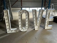 Evenementen verlichting ‘love’ - afbeelding 1 van  7
