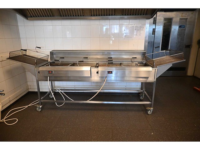 Everbake 4-delig rvs oliebollen friteuse - afbeelding 1 van  10