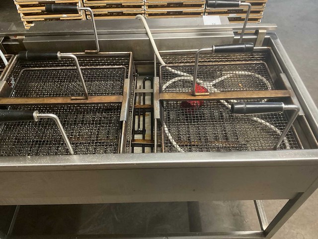 Everbake 6 vaks frituurstation voor oliebollen - afbeelding 9 van  16