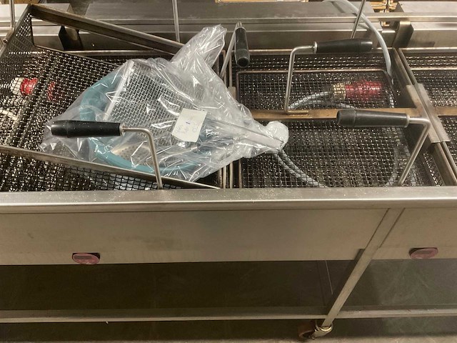 Everbake 6 vaks frituurstation voor oliebollen - afbeelding 11 van  16
