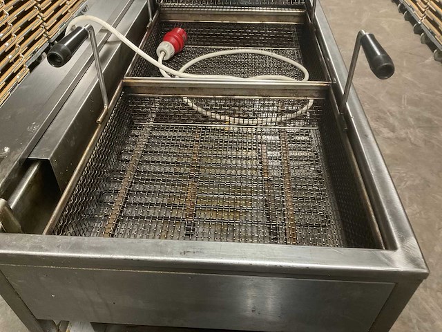 Everbake 6 vaks frituurstation voor oliebollen - afbeelding 15 van  16