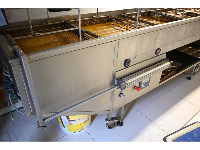 Everbake capway creare 8-delige mobiele rvs oliebollen friteuse met pneumatisch manden opschuifsysteem - afbeelding 2 van  14