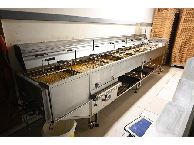 Everbake capway creare 8-delige mobiele rvs oliebollen friteuse met pneumatisch manden opschuifsysteem - afbeelding 1 van  14