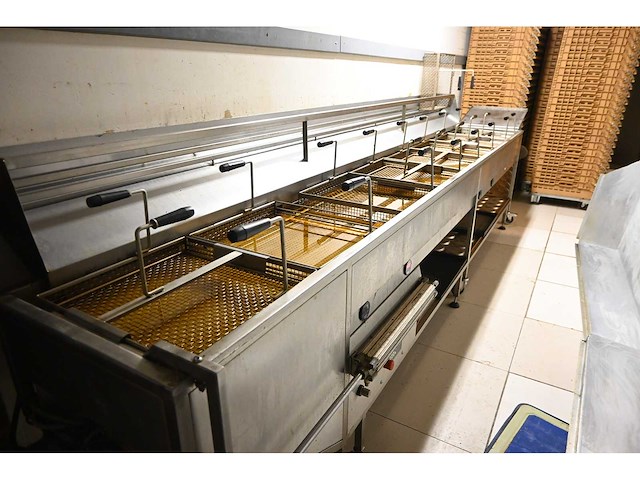 Everbake capway creare 8-delige mobiele rvs oliebollen friteuse met pneumatisch manden opschuifsysteem - afbeelding 8 van  14