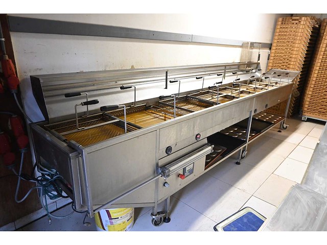 Everbake capway creare 8-delige mobiele rvs oliebollen friteuse met pneumatisch manden opschuifsysteem - afbeelding 9 van  14