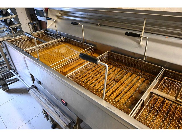 Everbake capway creare 8-delige mobiele rvs oliebollen friteuse met pneumatisch manden opschuifsysteem - afbeelding 11 van  14