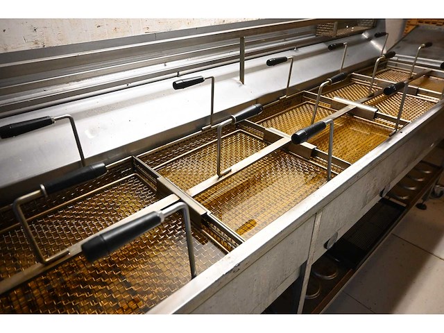 Everbake capway creare 8-delige mobiele rvs oliebollen friteuse met pneumatisch manden opschuifsysteem - afbeelding 12 van  14
