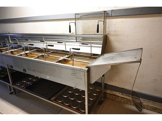 Everbake capway creare 8-delige mobiele rvs oliebollen friteuse met pneumatisch manden opschuifsysteem - afbeelding 13 van  14
