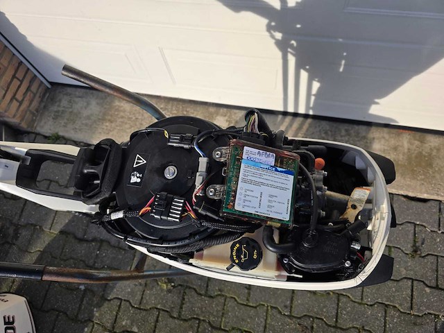 Evinrude - e-tec - 25 pk - buitenboordmotor - afbeelding 4 van  7