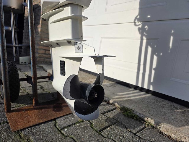 Evinrude - e-tec - 25 pk - buitenboordmotor - afbeelding 6 van  7