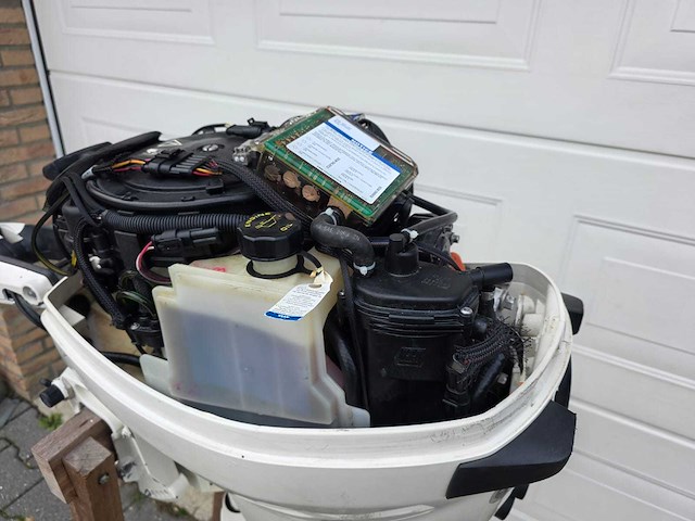 Evinrude - e-tec - 25 pk - buitenboordmotor - afbeelding 10 van  12