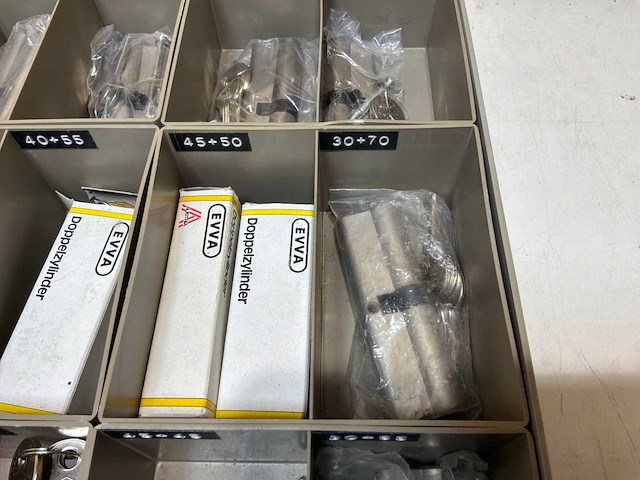Evva diverse clindersloten met bijbehorende sleutels verlengd - afbeelding 2 van  10