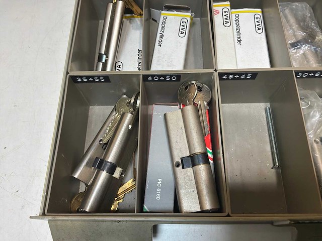 Evva diverse clindersloten met bijbehorende sleutels verlengd - afbeelding 4 van  10