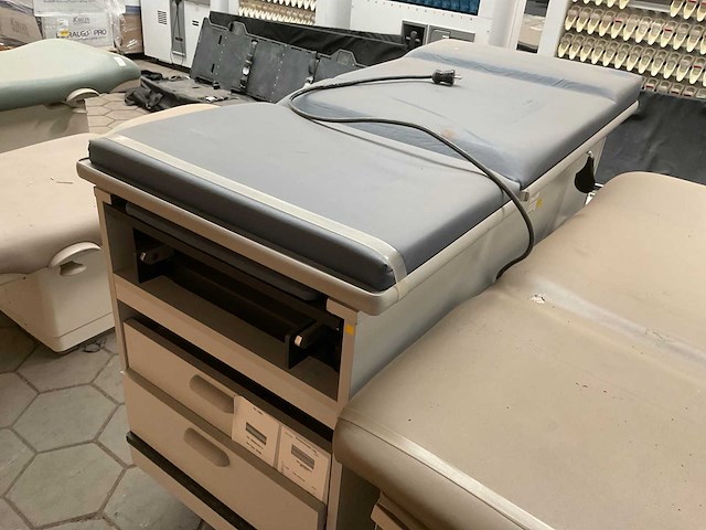 Examination table - afbeelding 3 van  7