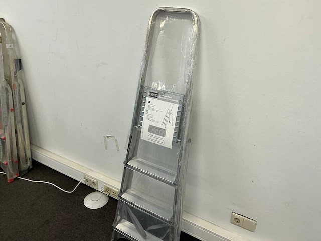 Excelsior aluminium huishoudtrap 4 treeds - afbeelding 1 van  4