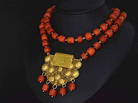 Exclusief antieke zeeuwse bloedkoralen ketting - afbeelding 1 van  4
