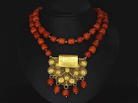 Exclusief antieke zeeuwse bloedkoralen ketting - afbeelding 2 van  4