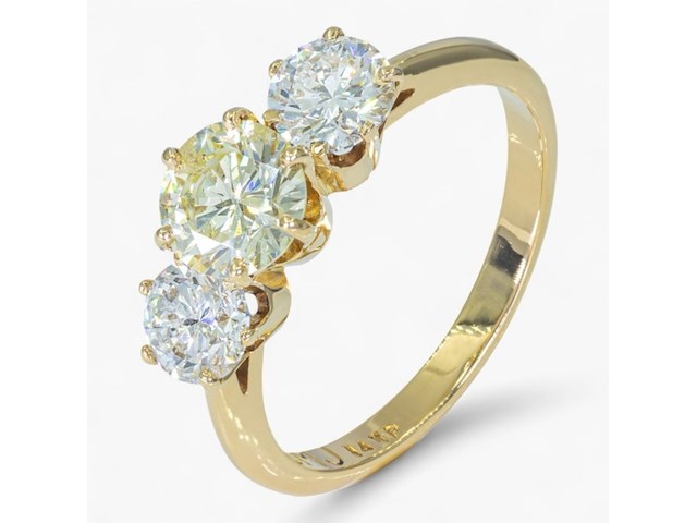 Exclusieve 14k geelgouden ring | natuurlijke diamanten | 1.80ct | (f–g, si1–vs2) | ( hrd gecertificeerd ), 3-stenen ring, 2025 - afbeelding 2 van  8