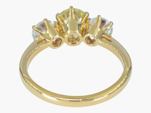 Exclusieve 14k geelgouden ring | natuurlijke diamanten | 1.80ct | (f–g, si1–vs2) | ( hrd gecertificeerd ), 3-stenen ring, 2025 - afbeelding 6 van  8