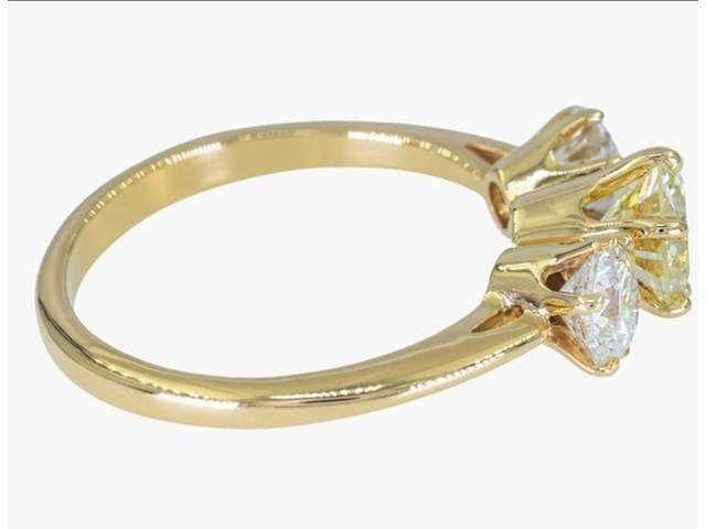 Exclusieve 14k geelgouden ring | natuurlijke diamanten | 1.80ct | (f–g, si1–vs2) | ( hrd gecertificeerd ), 3-stenen ring, 2025 - afbeelding 7 van  8