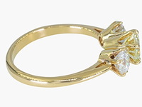 Exclusieve 14k geelgouden ring | natuurlijke diamanten | 1.80ct | (f–g, si1–vs2) | ( hrd gecertificeerd ), 3-stenen ring, 2025 - afbeelding 7 van  8