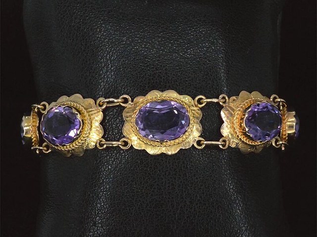 Exclusieve gouden armband met hoge kwaliteit natuurlijke amethisten - afbeelding 1 van  7