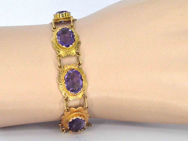 Exclusieve gouden armband met natuurlijke amethisten - afbeelding 2 van  4