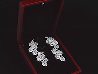 Exclusieve handgemaakte oorsieraden bezet met diamanten - afbeelding 4 van  8
