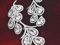 Exclusieve handgemaakte oorsieraden bezet met diamanten - afbeelding 5 van  8