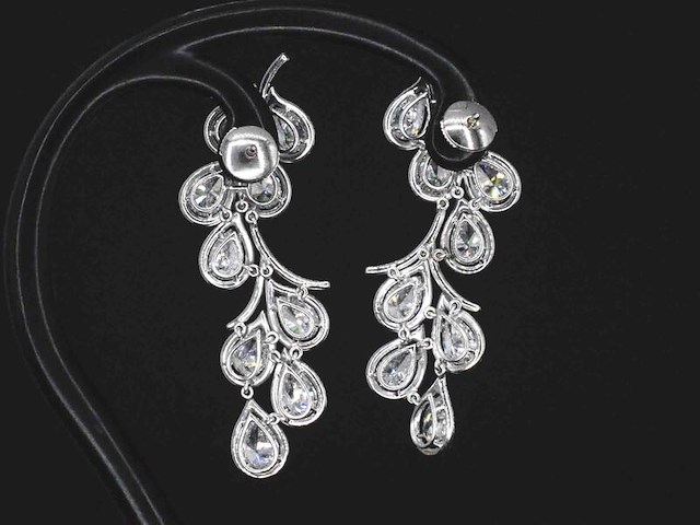 Exclusieve handgemaakte oorsieraden bezet met diamanten - afbeelding 7 van  8