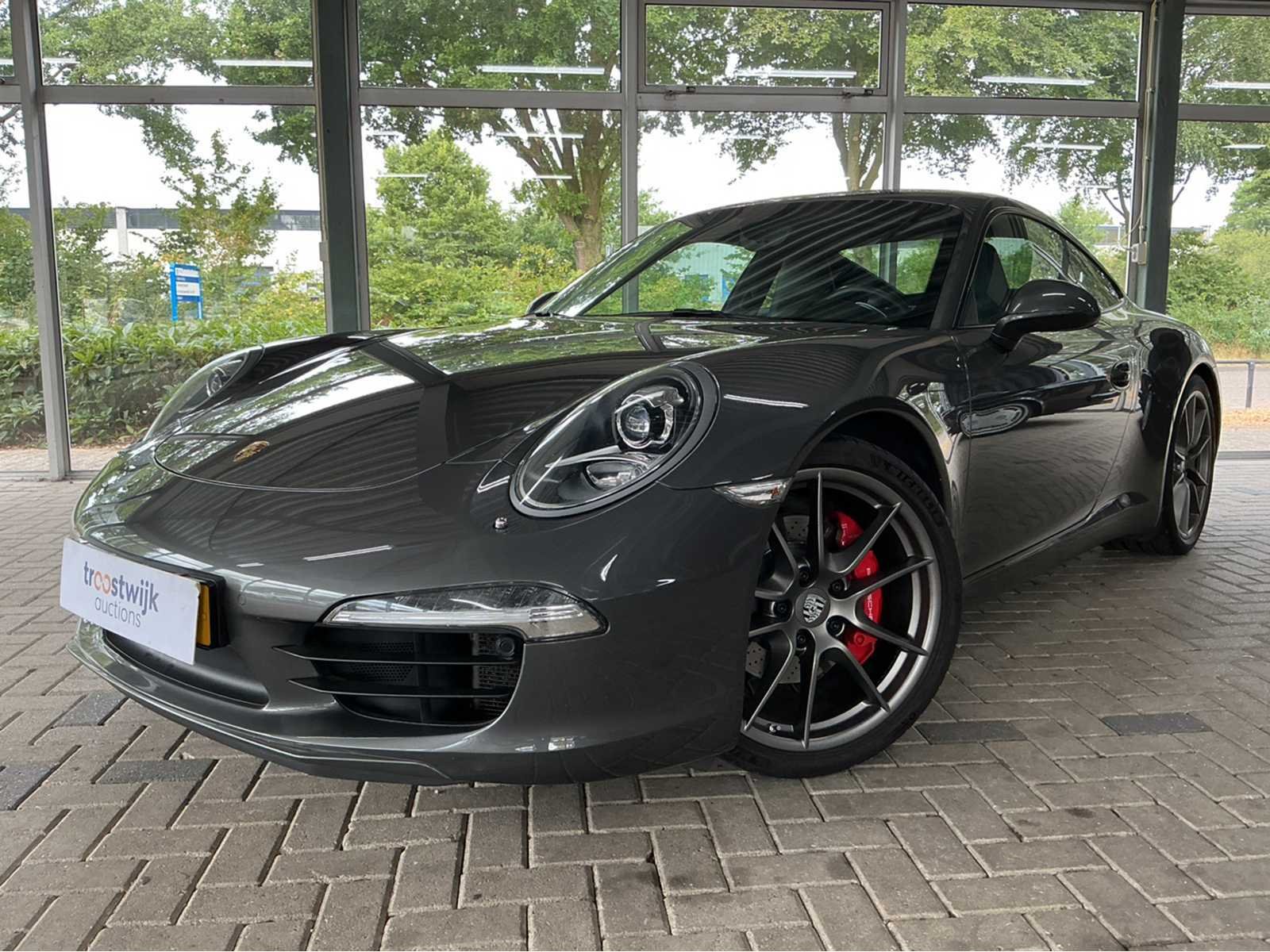 Exclusieve sportwagens, luxe auto's en youngtimers
