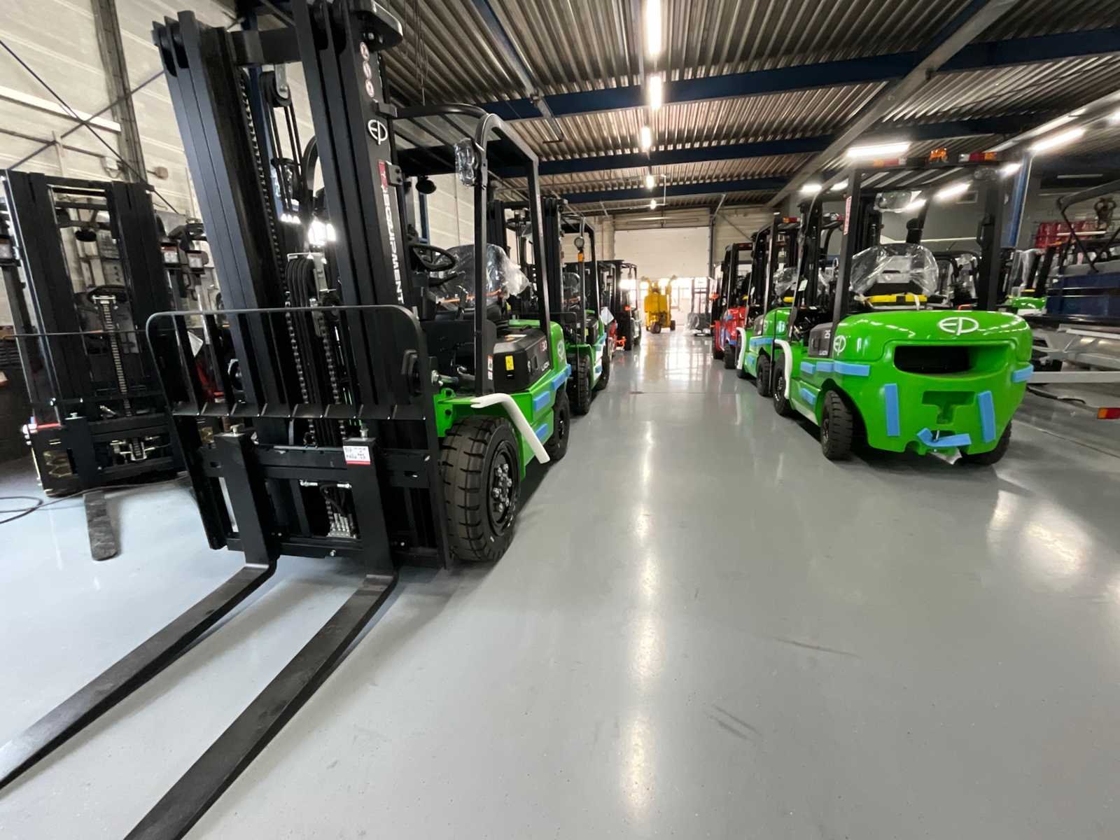 Exclusieve voorraad heftrucks, quads & gereedschappen